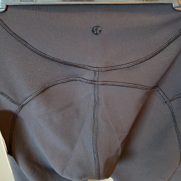 BNWT - Ribbed Contoured Crop 17” Sz 8 - Picture 3 of 3